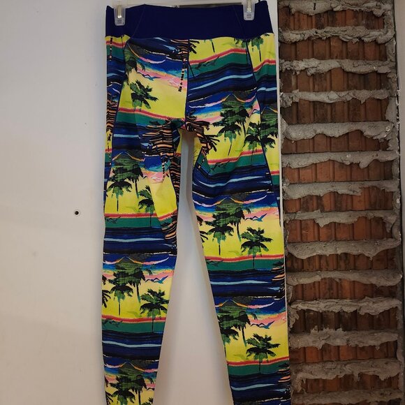 Adidas Multi Tropical Crops Capris Leggings Tights Size M Medium - Picture 3 of 6